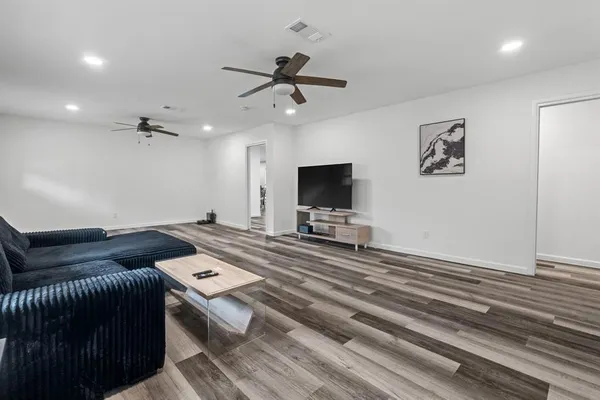 $2,000 | 5825 Walla Avenue, Fort Worth, TX 76133