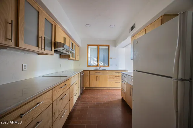 $2,495 | 7110 North 7th Avenue, Phoenix, AZ 85021