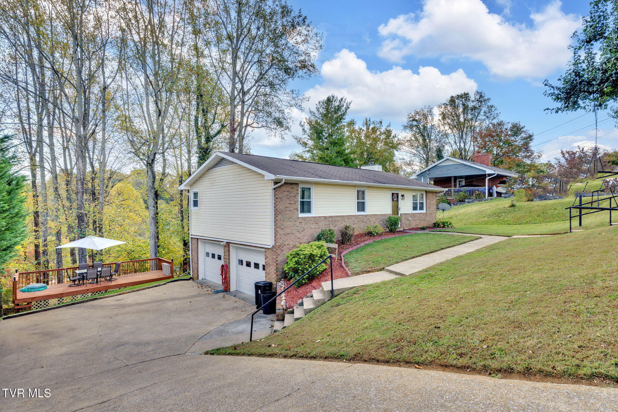 437 Merman Road Kingsport, TN 37663 - Photo 3 of 42 24-web-or-mls-JH 20251022-094