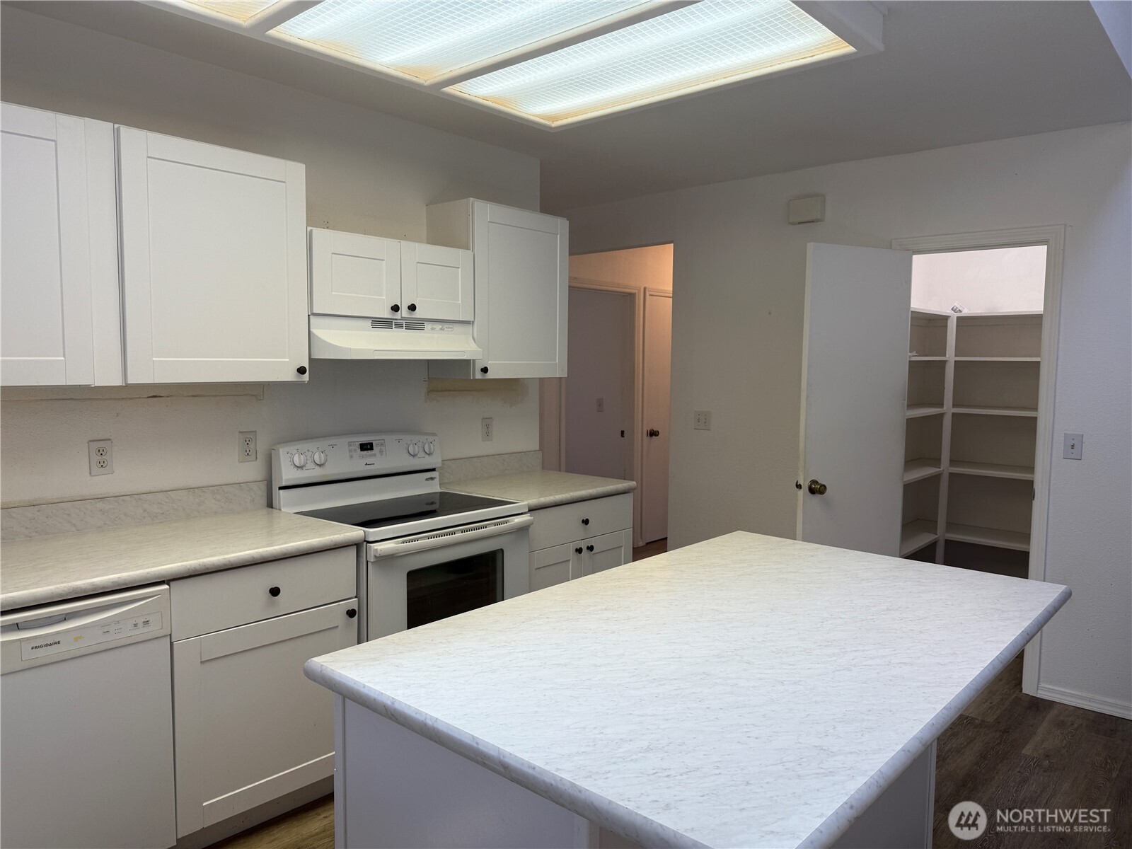 13208 Pacific Way Long Beach, WA 98631 - Photo 14 of 40 a kitchen with a white cabinets and sink