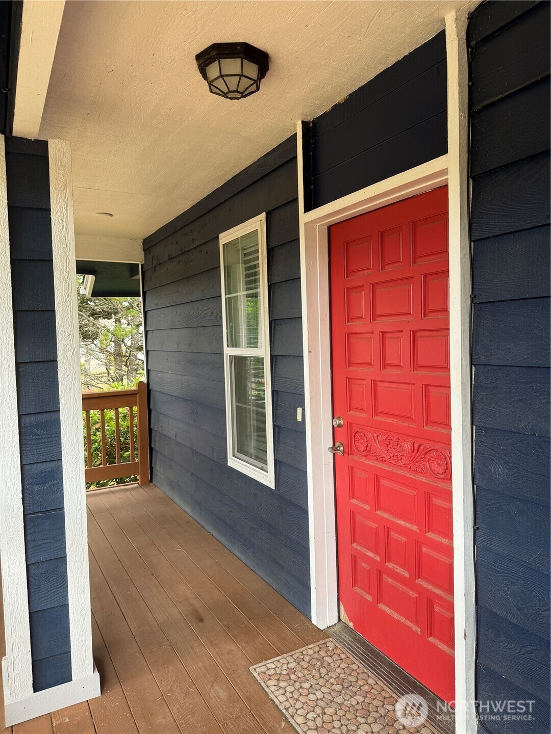 13208 Pacific Way Long Beach, WA 98631 - Photo 8 of 40 a view of an entryway of the house