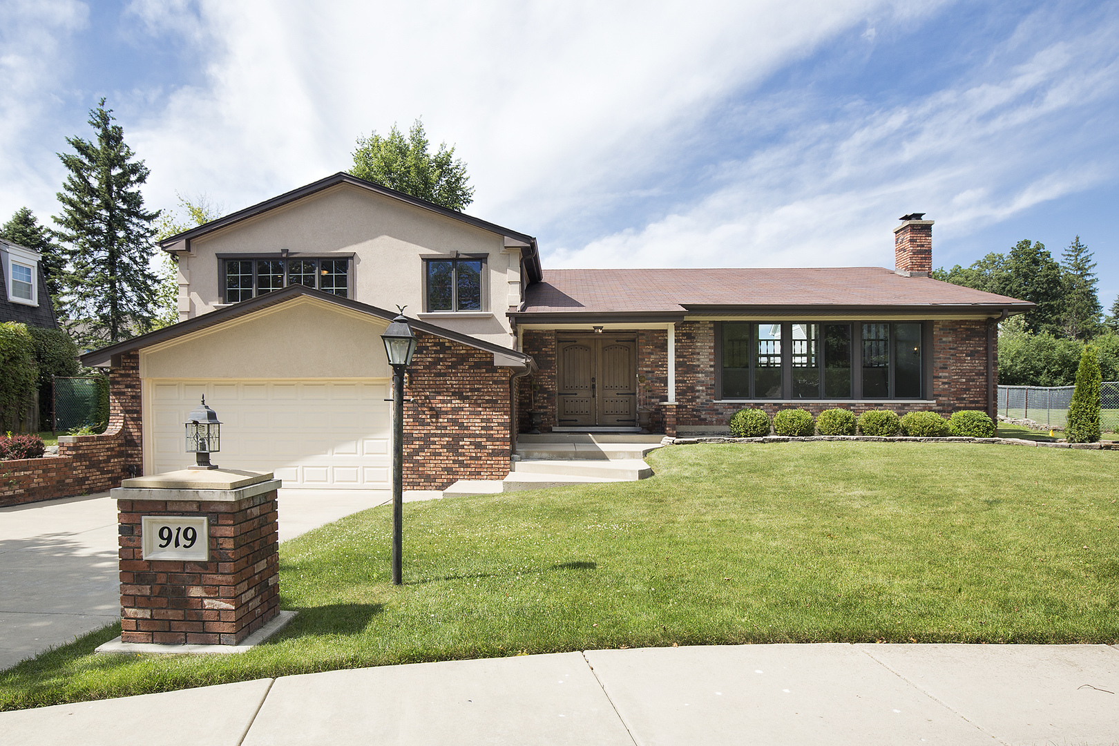 919 Suffield Terrace Northbrook, IL 60062 - Photo 1 of 13 a house view with a garden space