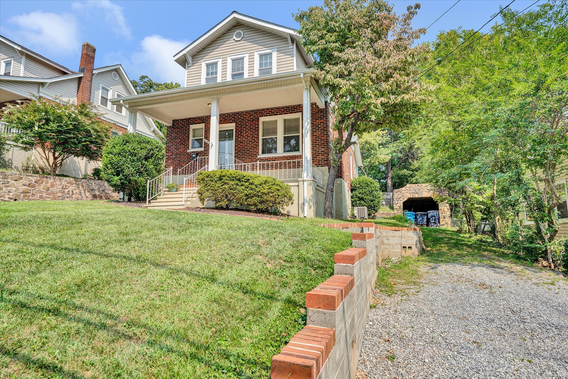 2620 Spring Road Southwest Roanoke, VA 24015 - Photo 2 of 32 DSC8594