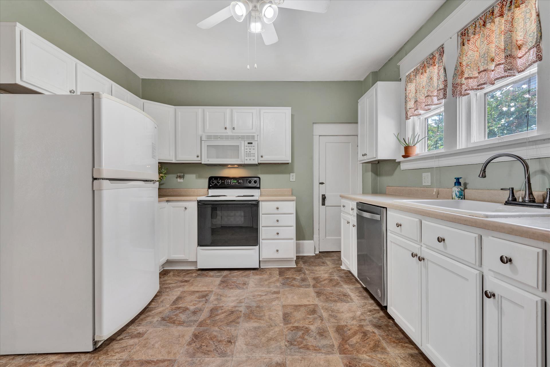 2620 Spring Road Southwest Roanoke, VA 24015 - Photo 11 of 32 DSC8519