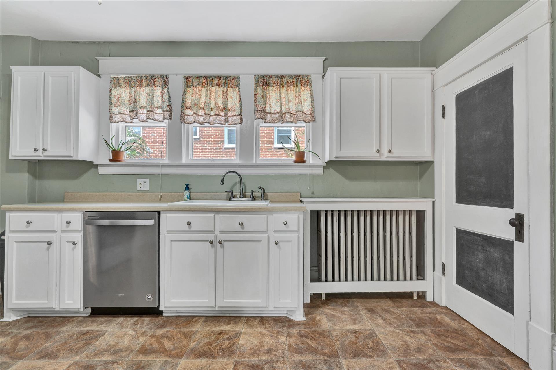 2620 Spring Road Southwest Roanoke, VA 24015 - Photo 13 of 32 DSC8513