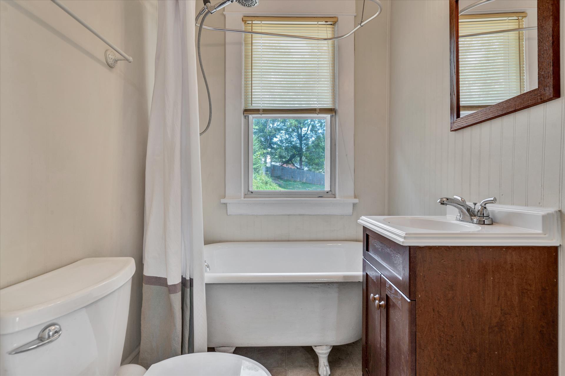 2620 Spring Road Southwest Roanoke, VA 24015 - Photo 14 of 32 DSC8522