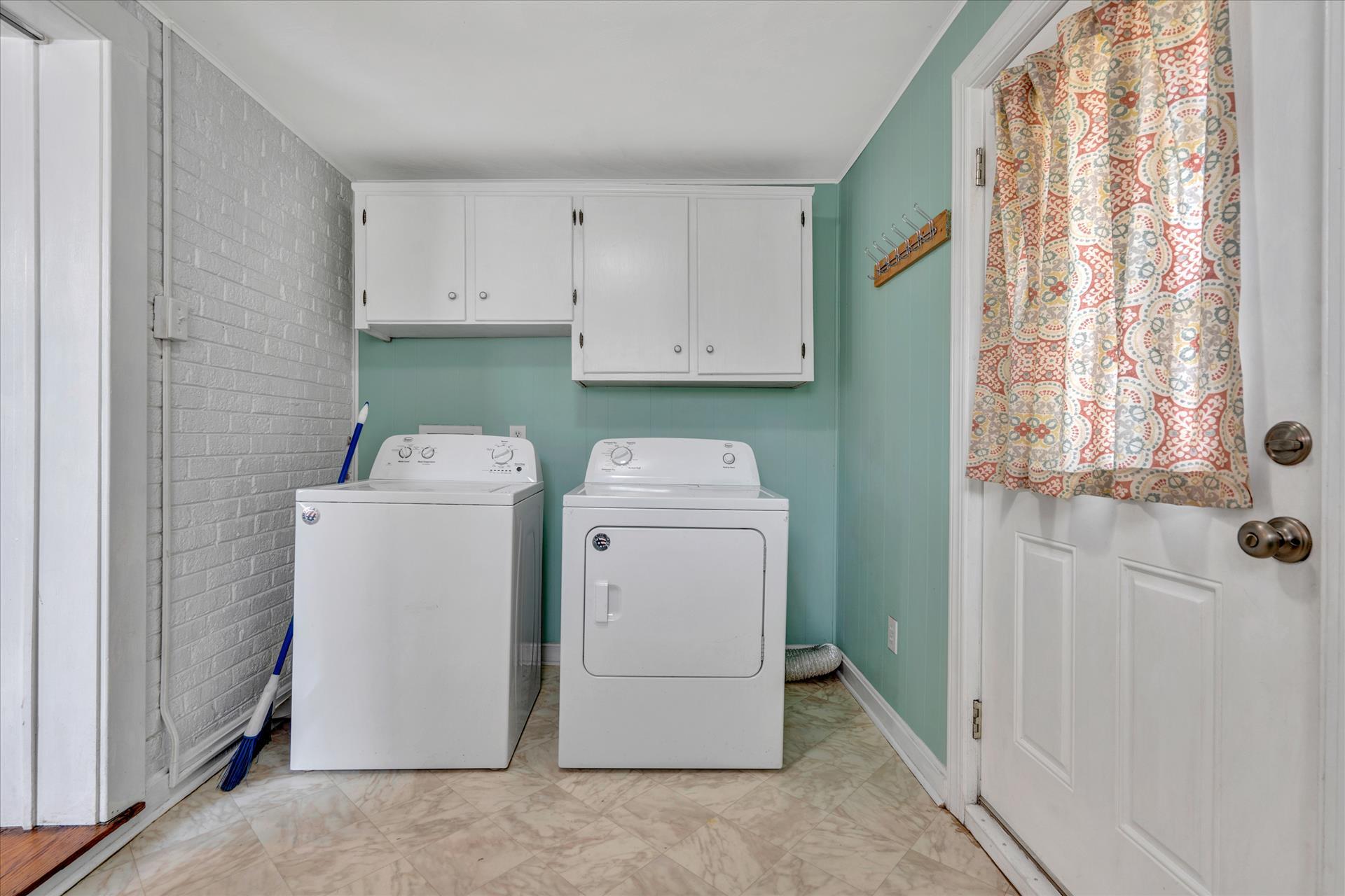 2620 Spring Road Southwest Roanoke, VA 24015 - Photo 15 of 32 DSC8510
