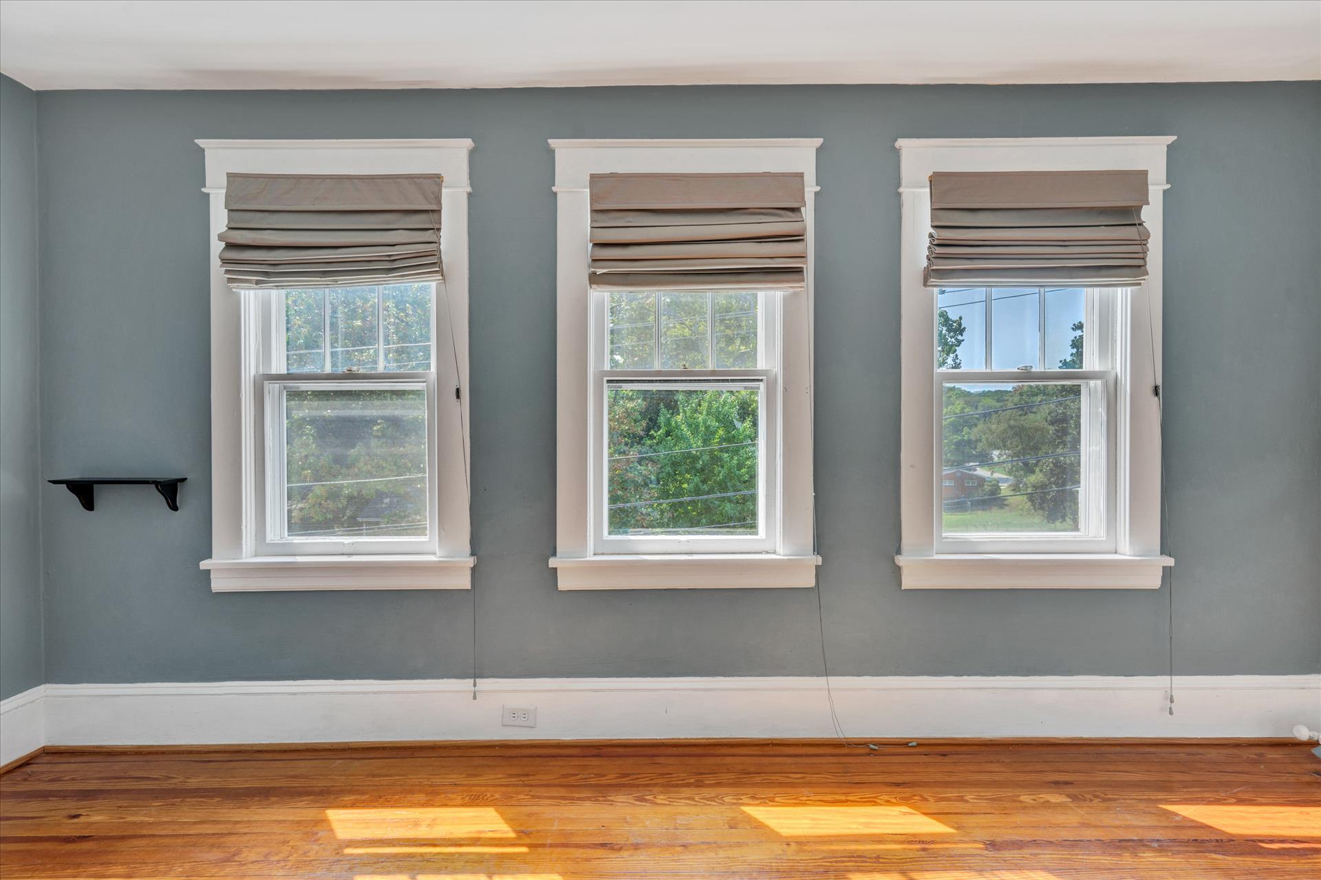 2620 Spring Road Southwest Roanoke, VA 24015 - Photo 18 of 32 DSC8570