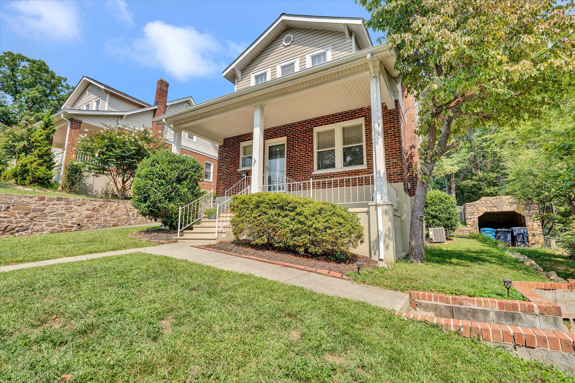 2620 Spring Road Southwest Roanoke, VA 24015 - Photo 3 of 32 DSC8588