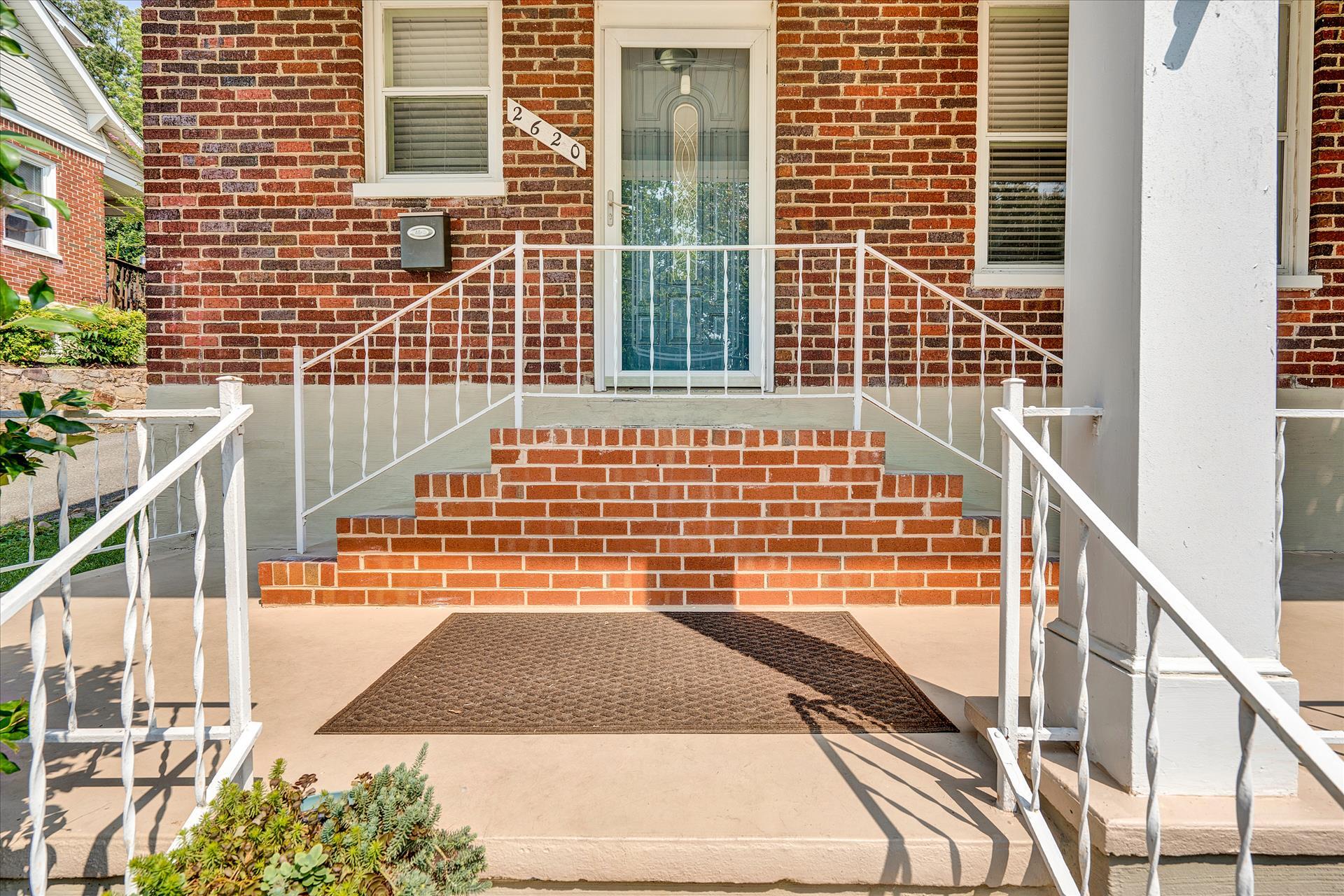 2620 Spring Road Southwest Roanoke, VA 24015 - Photo 5 of 32 DSC8582
