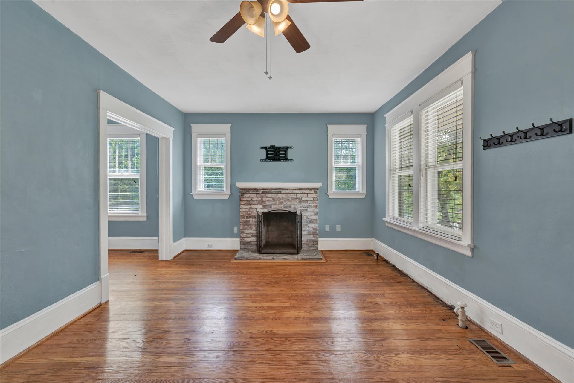 2620 Spring Road Southwest Roanoke, VA 24015 - Photo 6 of 32 DSC8495
