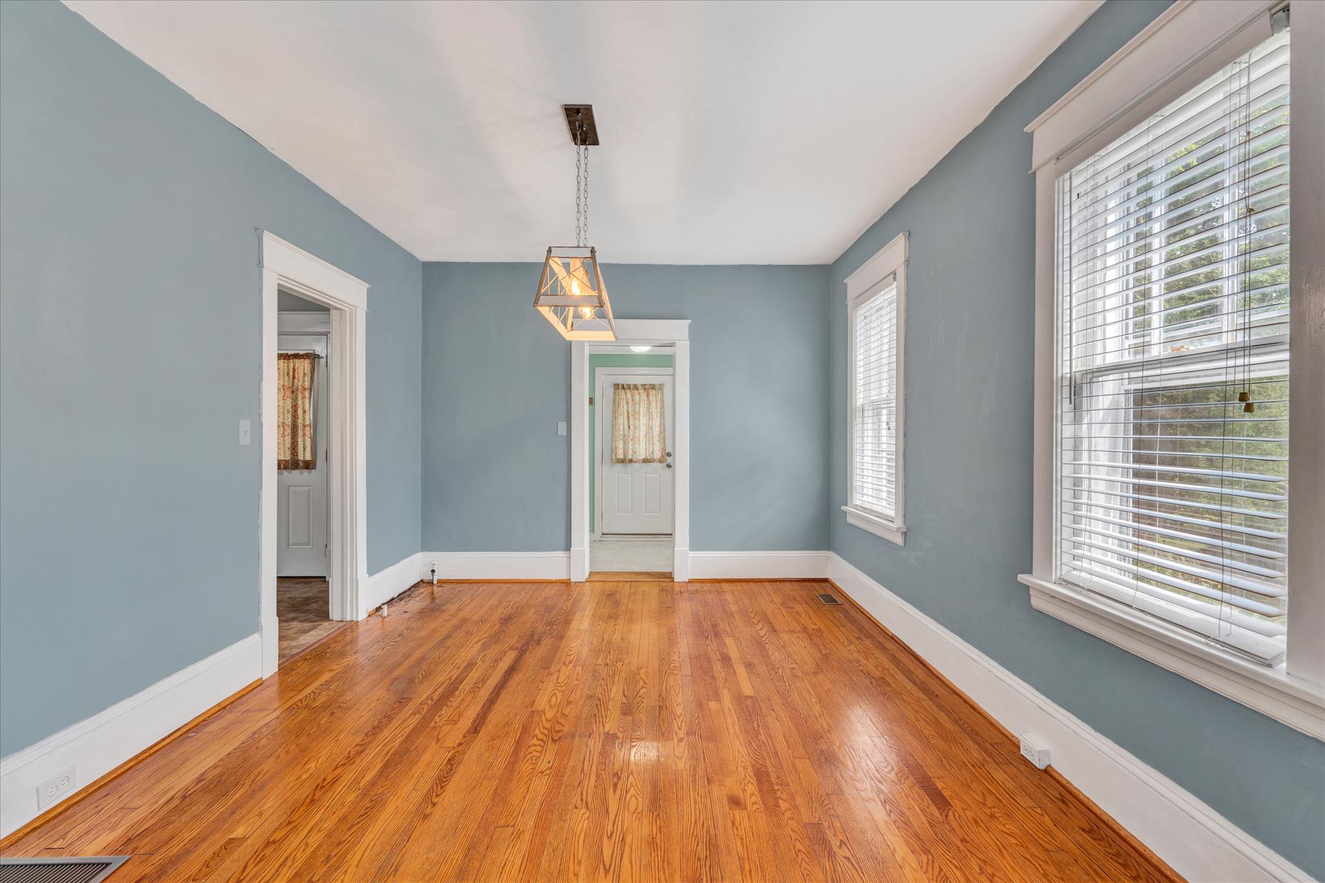 2620 Spring Road Southwest Roanoke, VA 24015 - Photo 9 of 32 DSC8507
