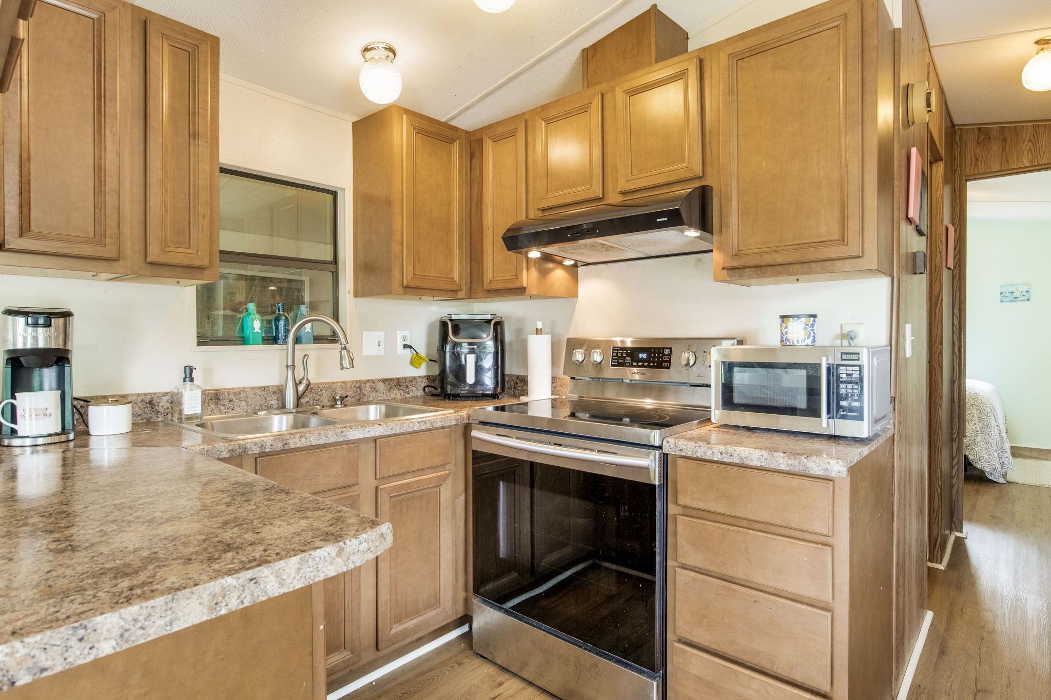 273 Defuniak Circle Lillian, AL 36549 - Photo 8 of 42 Kitchen