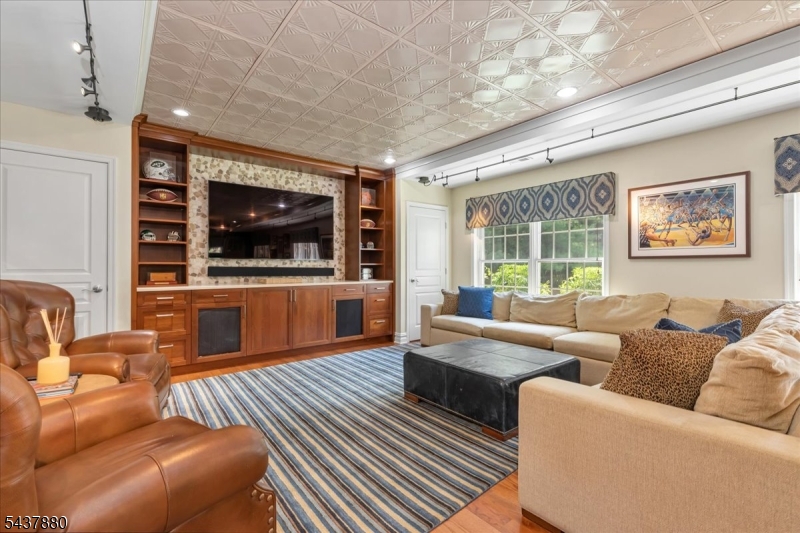 6 Barnstable Road Berkeley Heights, NJ 07922 - Photo 35 of 48