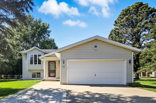 $279,999 | 1802 18th Street Southwest, Austin, MN 55912