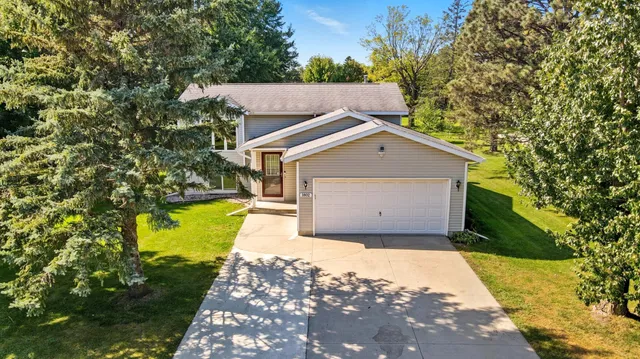 $279,999 | 1802 18th Street Southwest, Austin, MN 55912