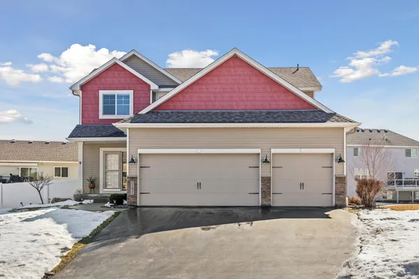 $565,000 | 21421 Hytrail Circle, Lakeville, MN 55044
