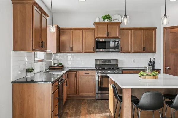 $565,000 | 21421 Hytrail Circle, Lakeville, MN 55044