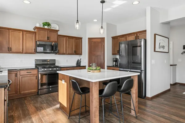$565,000 | 21421 Hytrail Circle, Lakeville, MN 55044