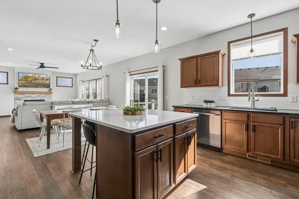 $565,000 | 21421 Hytrail Circle, Lakeville, MN 55044