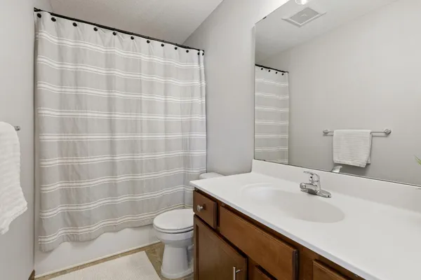 $565,000 | 21421 Hytrail Circle, Lakeville, MN 55044