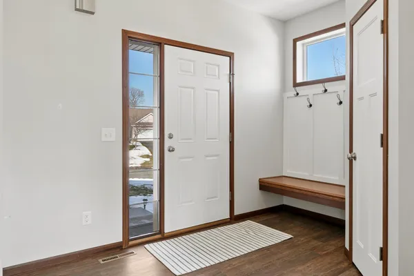 $565,000 | 21421 Hytrail Circle, Lakeville, MN 55044