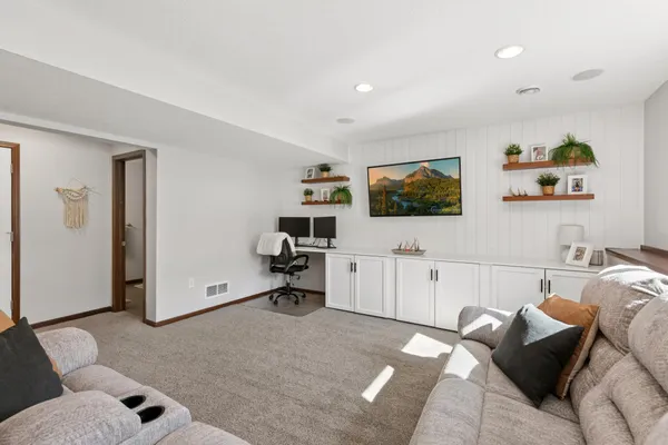 $565,000 | 21421 Hytrail Circle, Lakeville, MN 55044