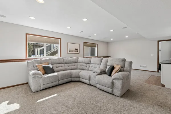 $565,000 | 21421 Hytrail Circle, Lakeville, MN 55044