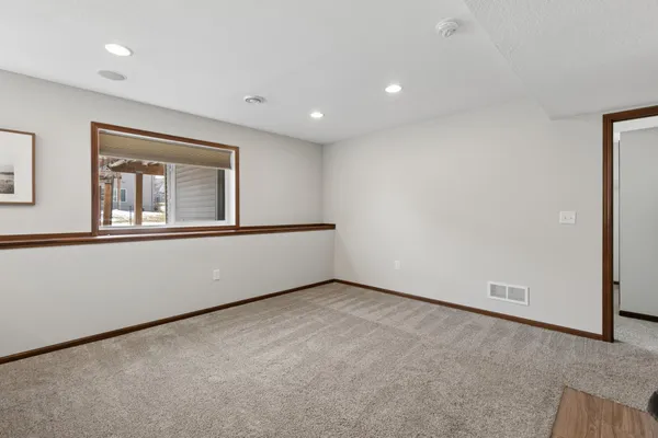 $565,000 | 21421 Hytrail Circle, Lakeville, MN 55044