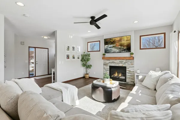 $565,000 | 21421 Hytrail Circle, Lakeville, MN 55044