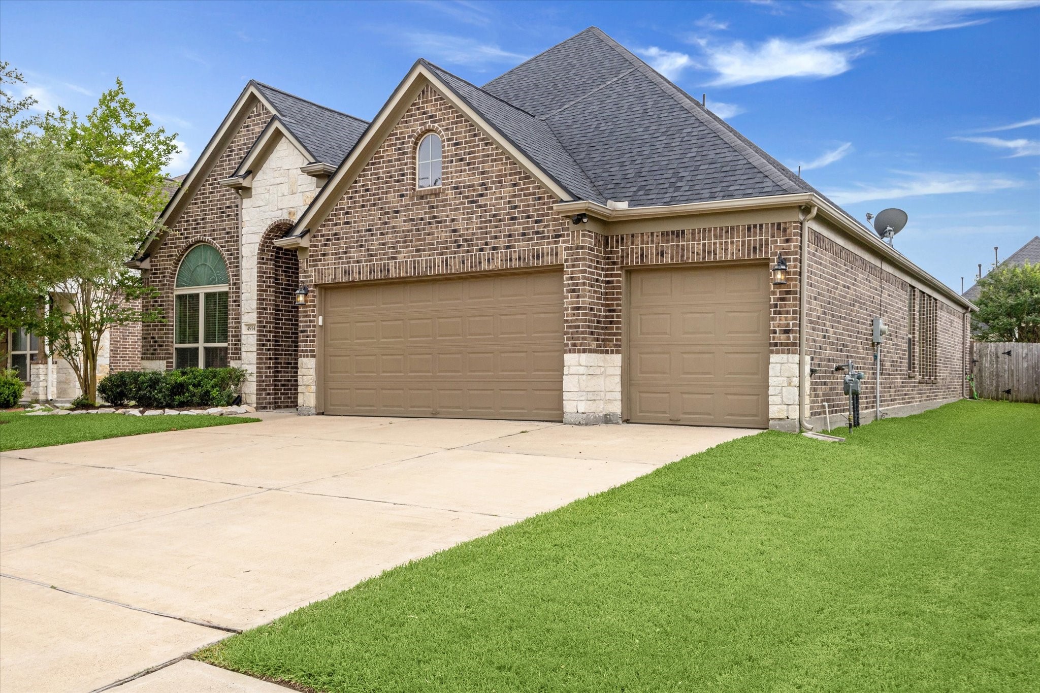 4914 Mountain Maple Trail Rosenberg, TX 77471 - Photo 2 of 23 Three car garage for all your cars and outdoor items!