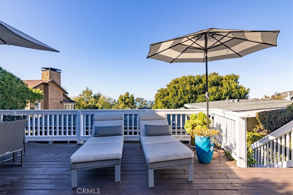 737 Griffith Way Laguna Beach, CA 92651 - Photo 22 of 29 a view of a chairs and table in the patio
