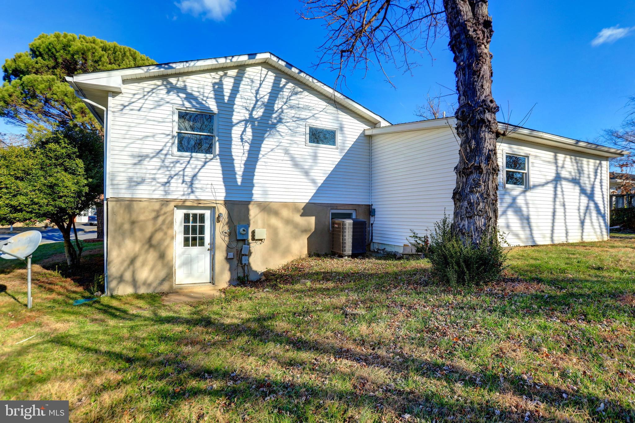 600 East Poplar Road Sterling, VA 20164 - Photo 27 of 32 a front view of a house with garden