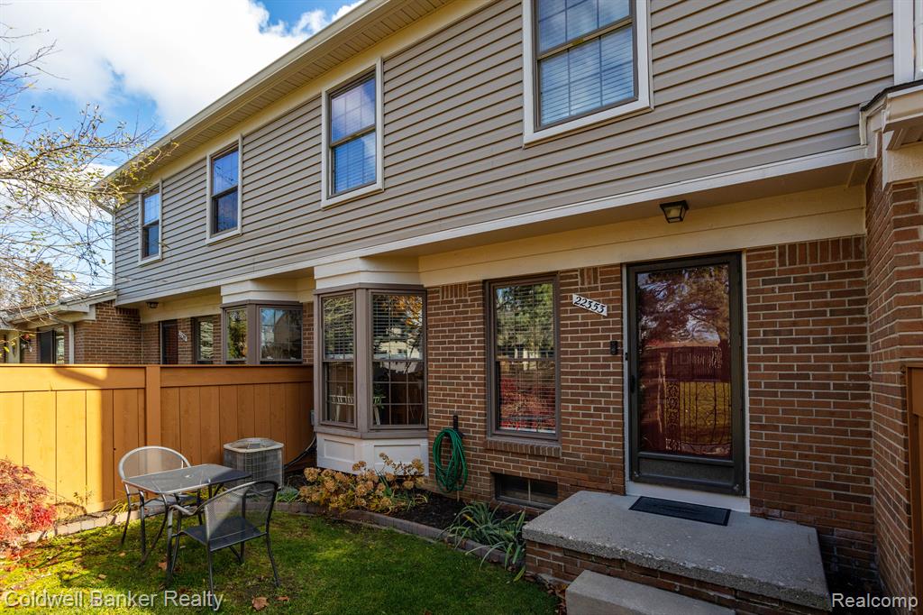 22353 Peach Tree Novi, MI 48375 - Photo 4 of 35