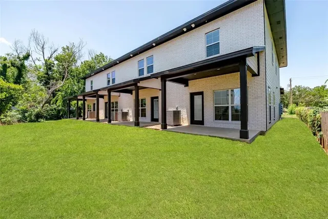 a view of a house with backyard porch and garden