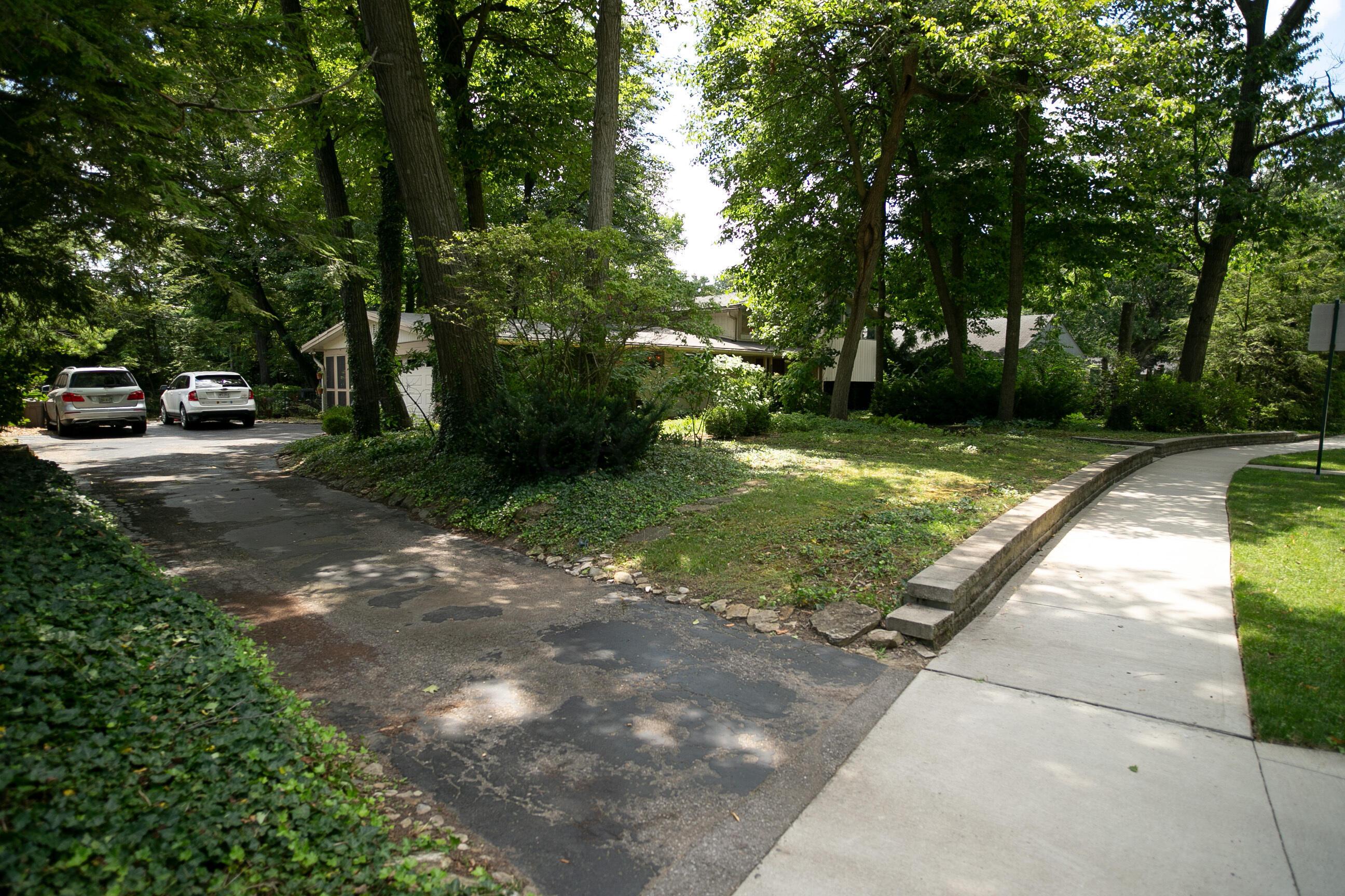 2169 Lytham Road Columbus, OH 43220 - Photo 15 of 19 Driveway