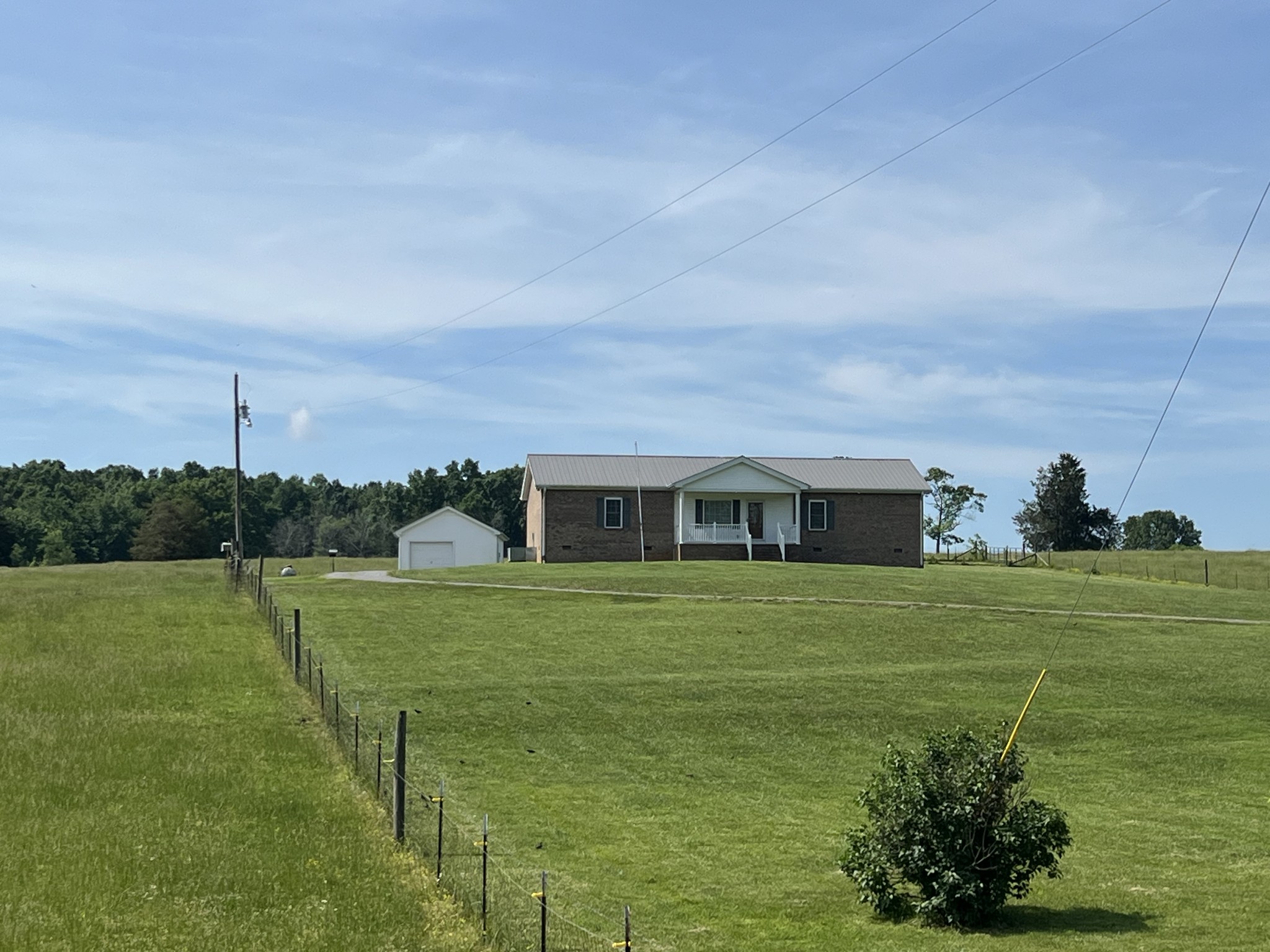 152 Bosham Road Westmoreland, TN 37186 - Photo 33 of 53 a big yard with table and chairs