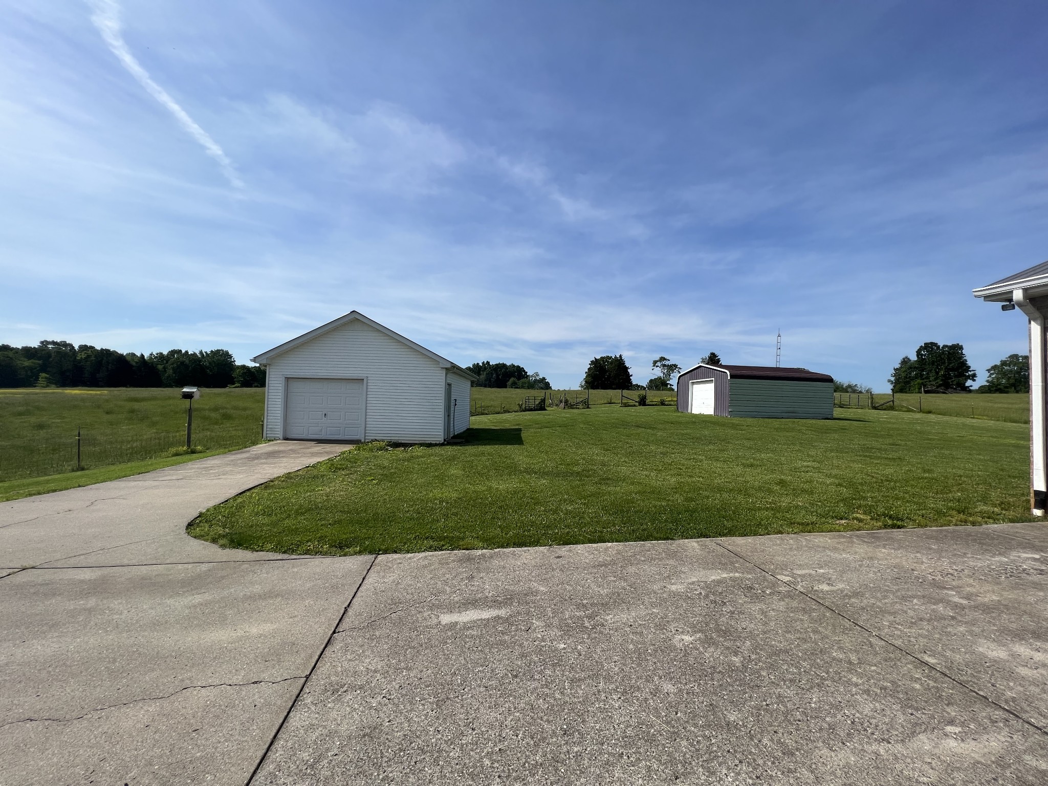 152 Bosham Road Westmoreland, TN 37186 - Photo 47 of 53 a front view of a house with a yard and garage