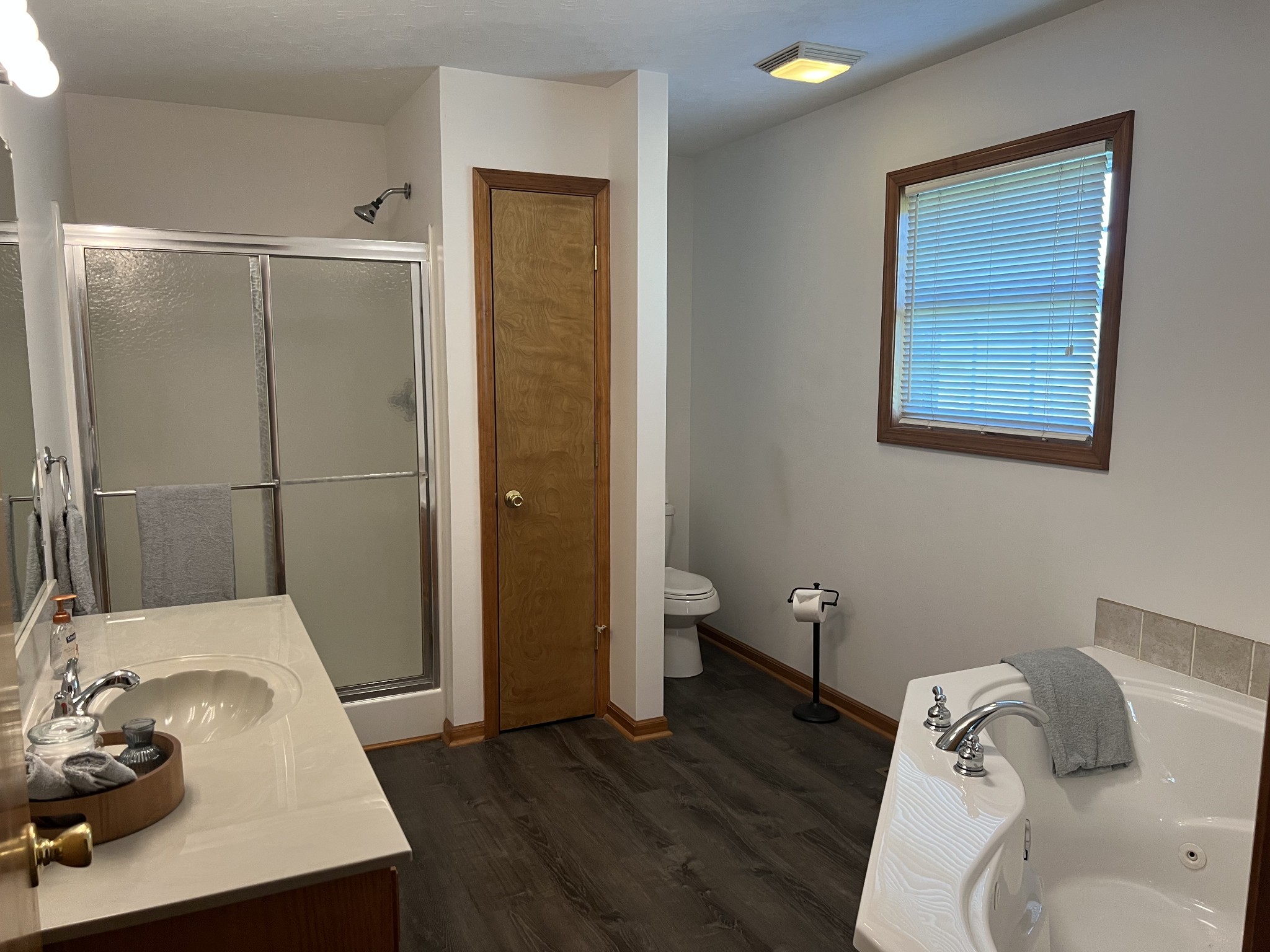 152 Bosham Road Westmoreland, TN 37186 - Photo 5 of 53 a bathroom with a sink and a mirror