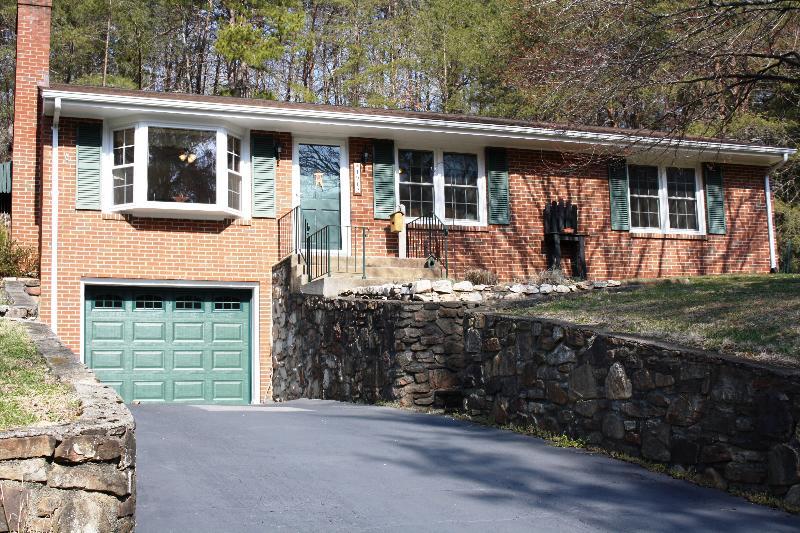 4912 Ferguson Valley Road Roanoke, VA 24014 - Photo 1 of 52 Front