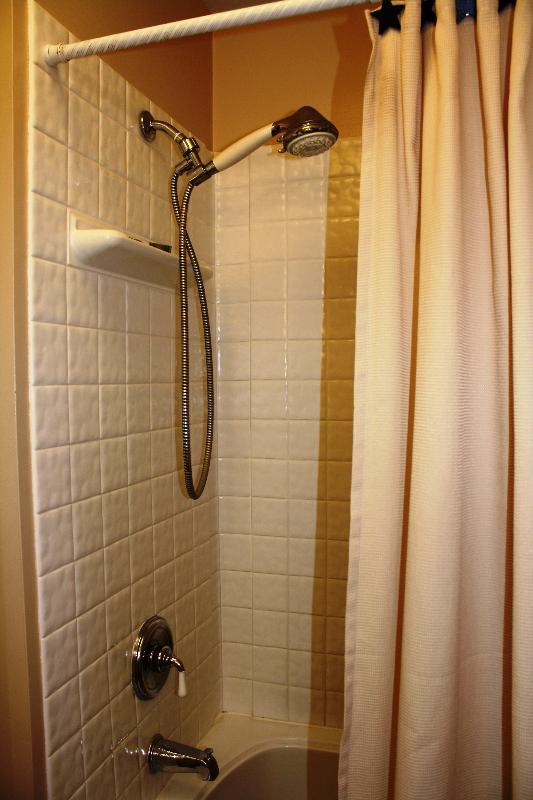 4912 Ferguson Valley Road Roanoke, VA 24014 - Photo 25 of 52 Full Bath (2)
