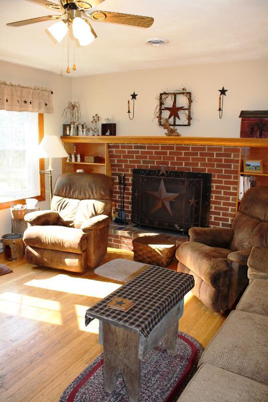 4912 Ferguson Valley Road Roanoke, VA 24014 - Photo 4 of 52 Living Room (6)