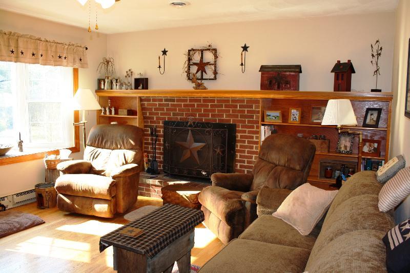 4912 Ferguson Valley Road Roanoke, VA 24014 - Photo 5 of 52 Living Room