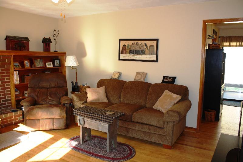 4912 Ferguson Valley Road Roanoke, VA 24014 - Photo 8 of 52 Living Room (4)