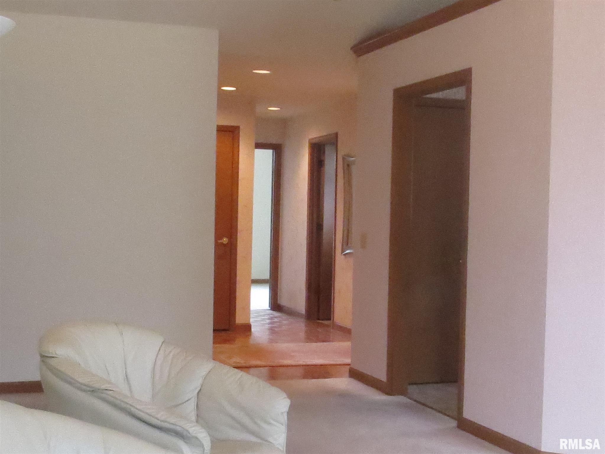 3108 Cascade Drive Springfield, IL 62704 - Photo 6 of 23 Gallery Image 6