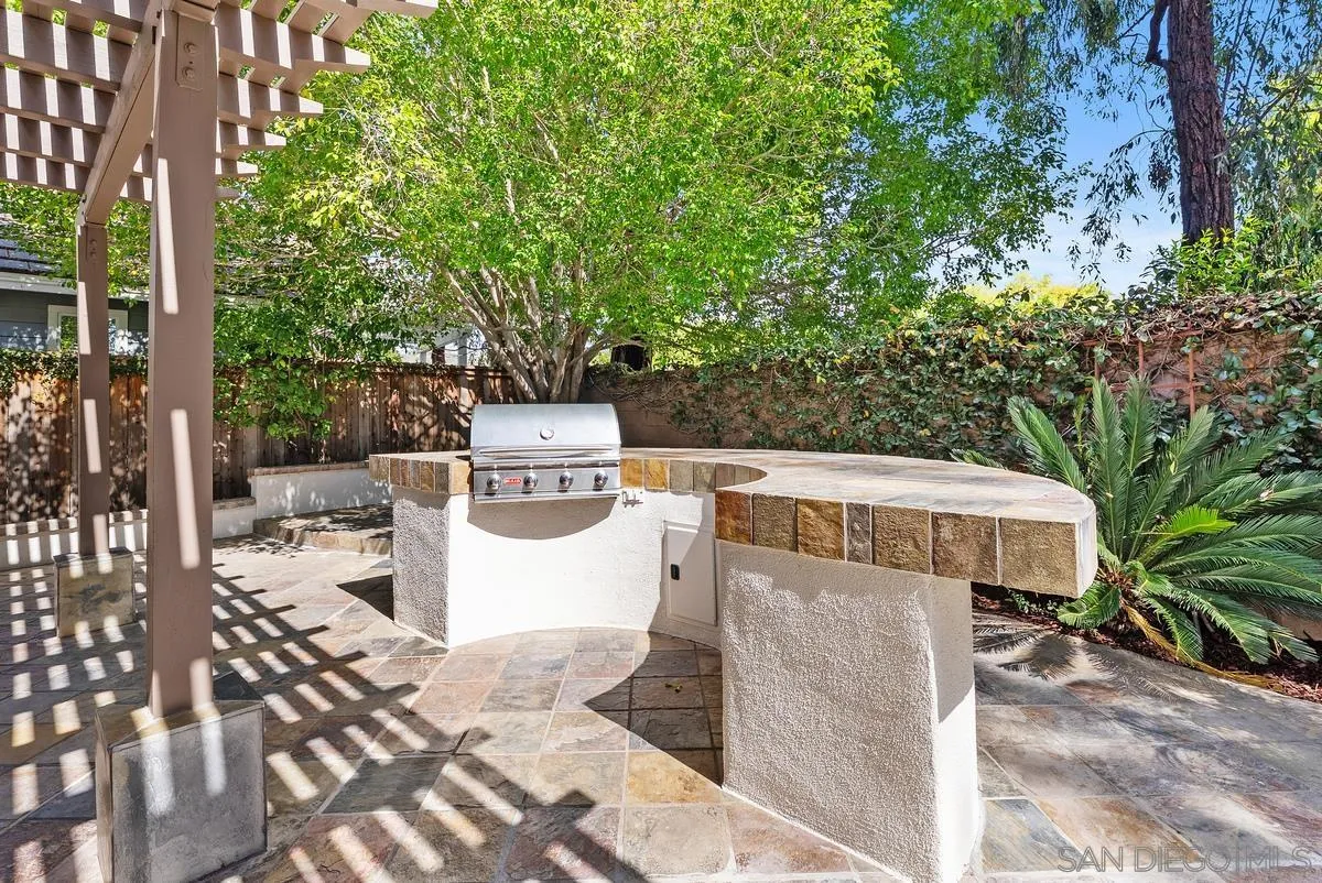 6 Reston Way Ladera Ranch, CA 92694 - Photo 24 of 39 a view of a chairs and table in the patio