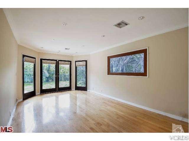 10386 Rochester Avenue Los Angeles, CA 90024 - Photo 15 of 18 a view of an empty room with a window