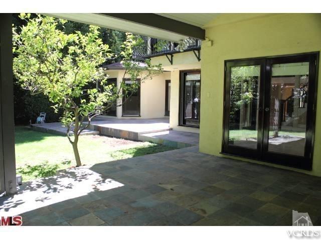 10386 Rochester Avenue Los Angeles, CA 90024 - Photo 5 of 18 a view of a porch with a yard