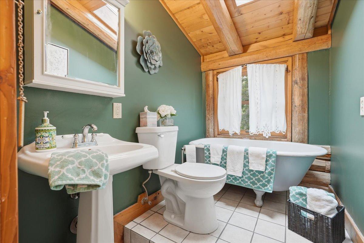 136 County Road East Houlton, WI 54082 - Photo 14 of 28 Gallery Image 14