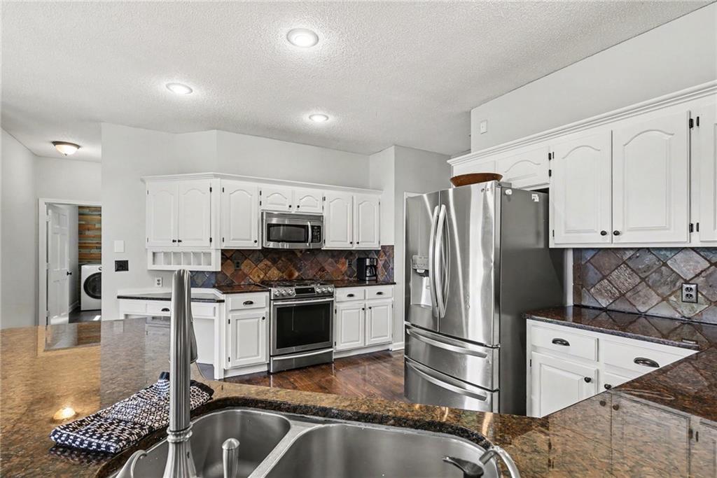 11441 South Rene Street Olathe, KS 66215 - Photo 13 of 40